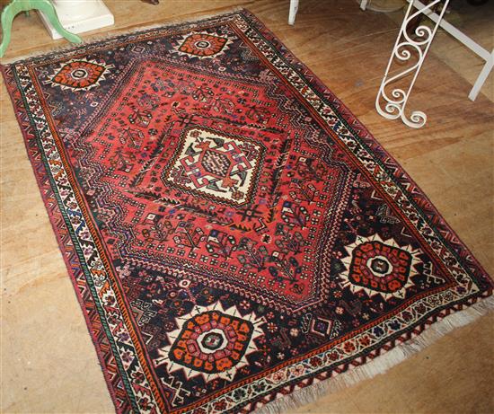 Hamadan red-ground rug(-)